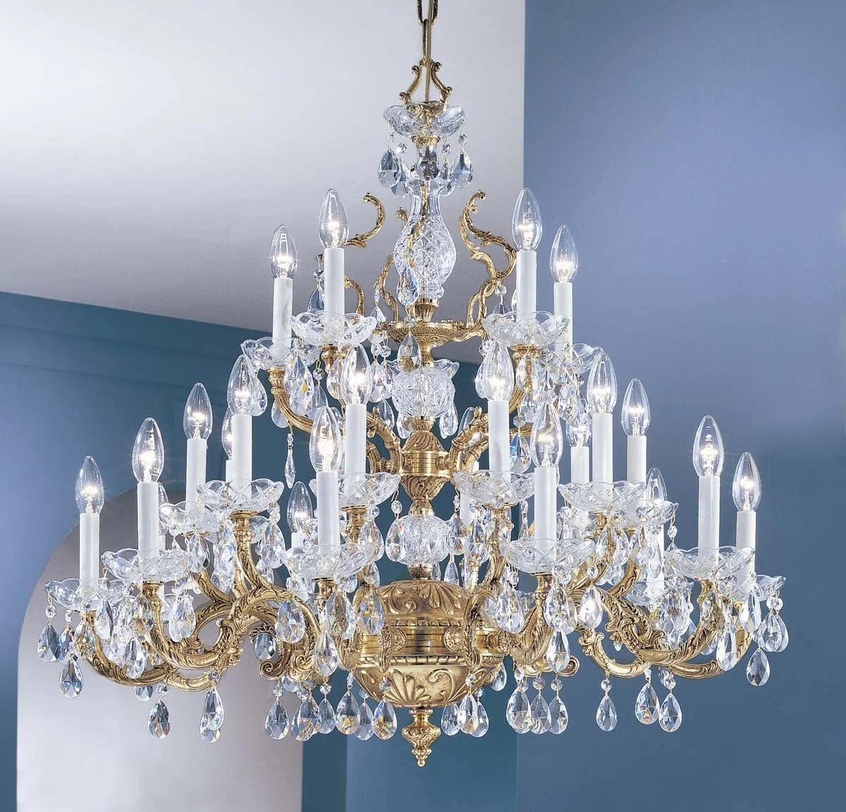 25 lights traditional crystal chandelier in gold plated finish - Image 1
