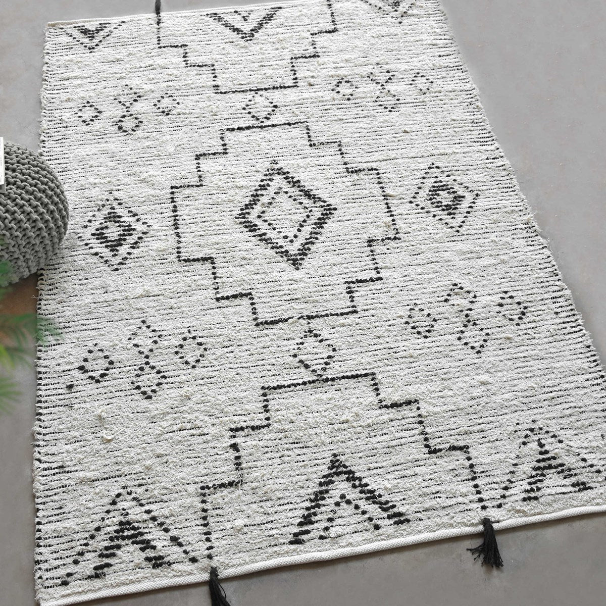 Uttermost Raton Hand Woven Ivory and Charcoal Tribal Pattern Rug ~ 6' x 9' - Image 2