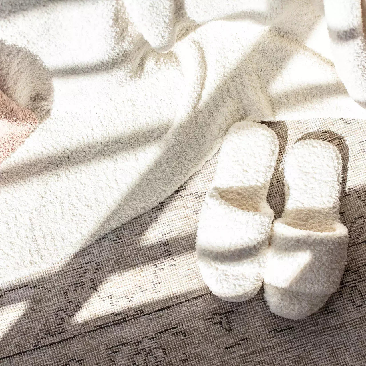 Kashwere Creme Plush Spa Slippers ~ Large - Image 3