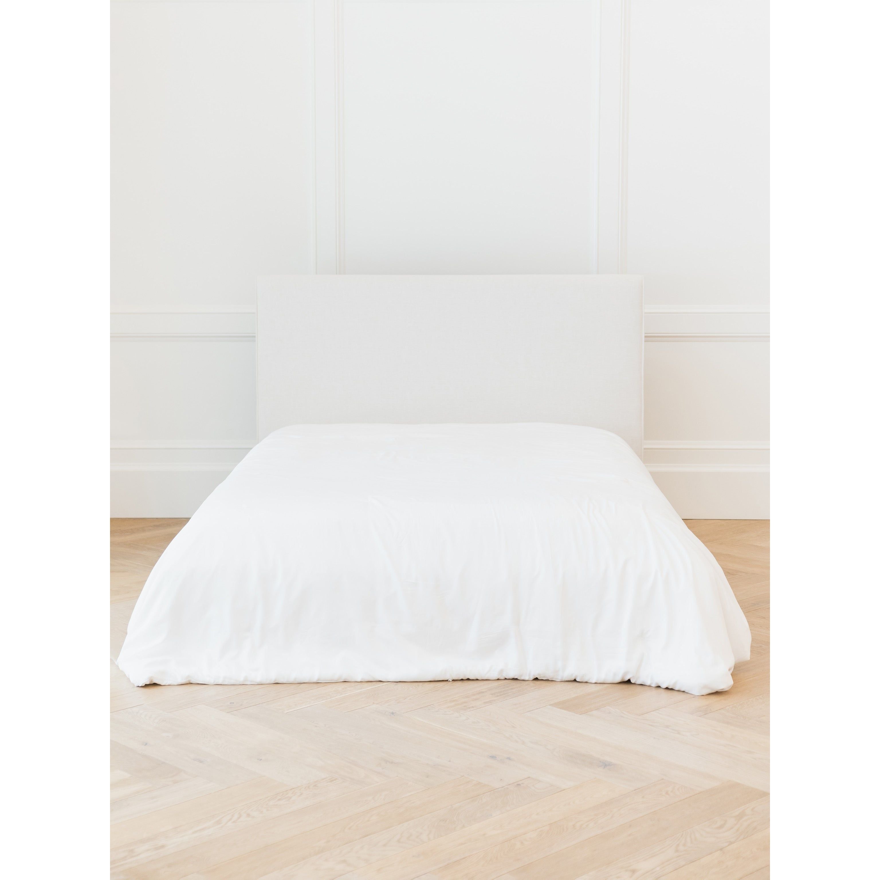 Cozy Earth Comforters Choose From Silk or Bamboo Fill Available In Queen and King Sizes - Image 2