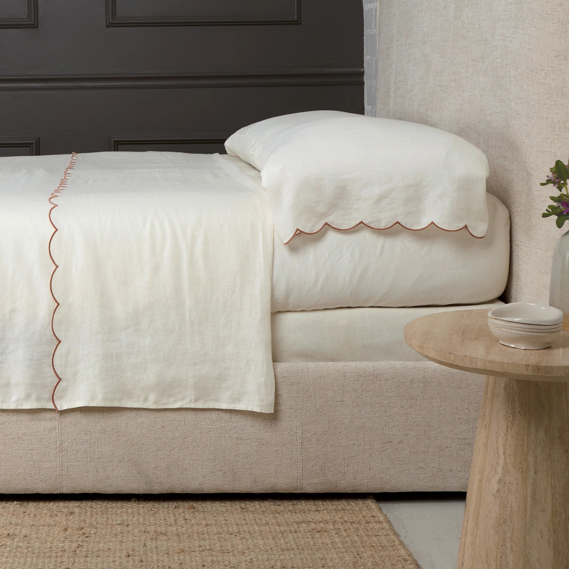 Pom Pom at Home Kelly Cream and Terracotta Linen Scalloped Sheet Set ~ Available in Queen and King Sizes - Image 1