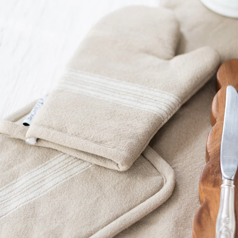 etúHOME Vintage White Stripe Kitchen Oven Mitts ~ Set of 2 - Image 3