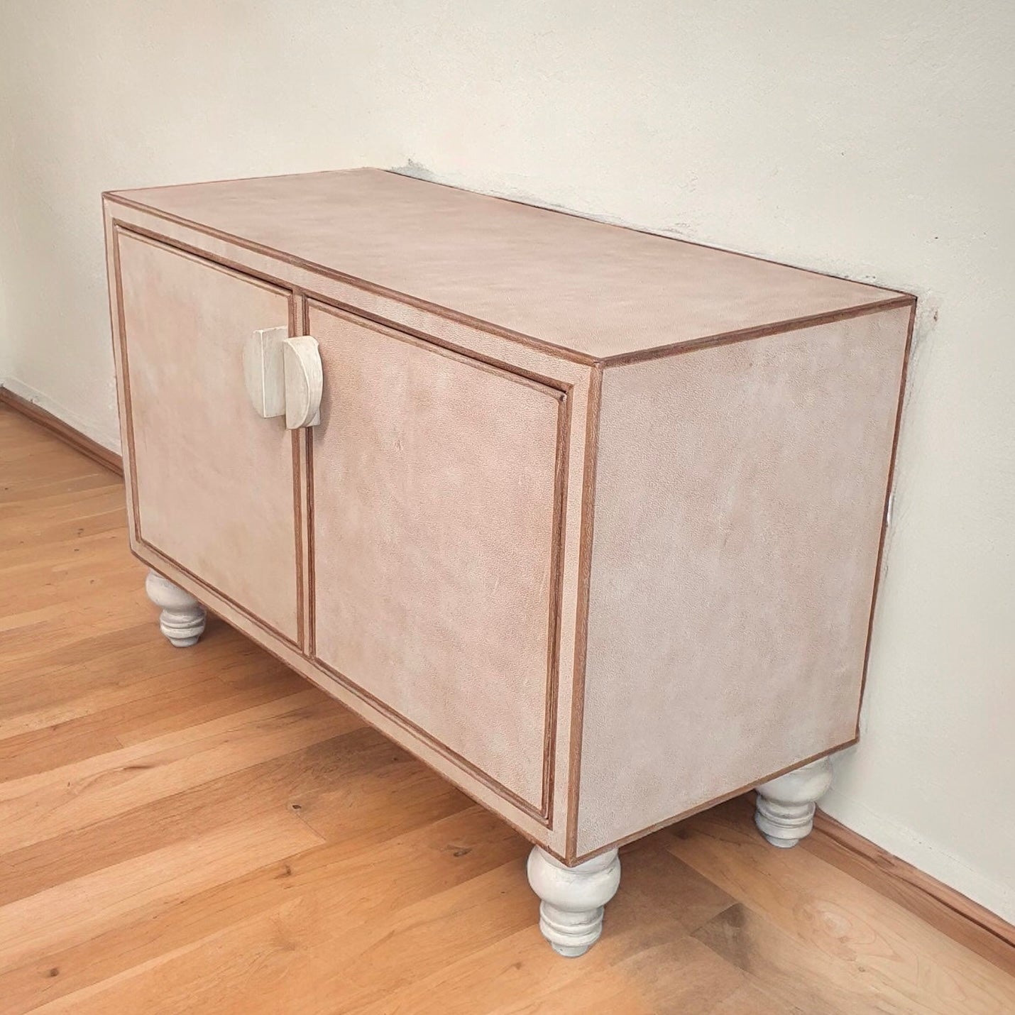 Casa Bonita Modern Rustic Dahlia Chest - Image 2