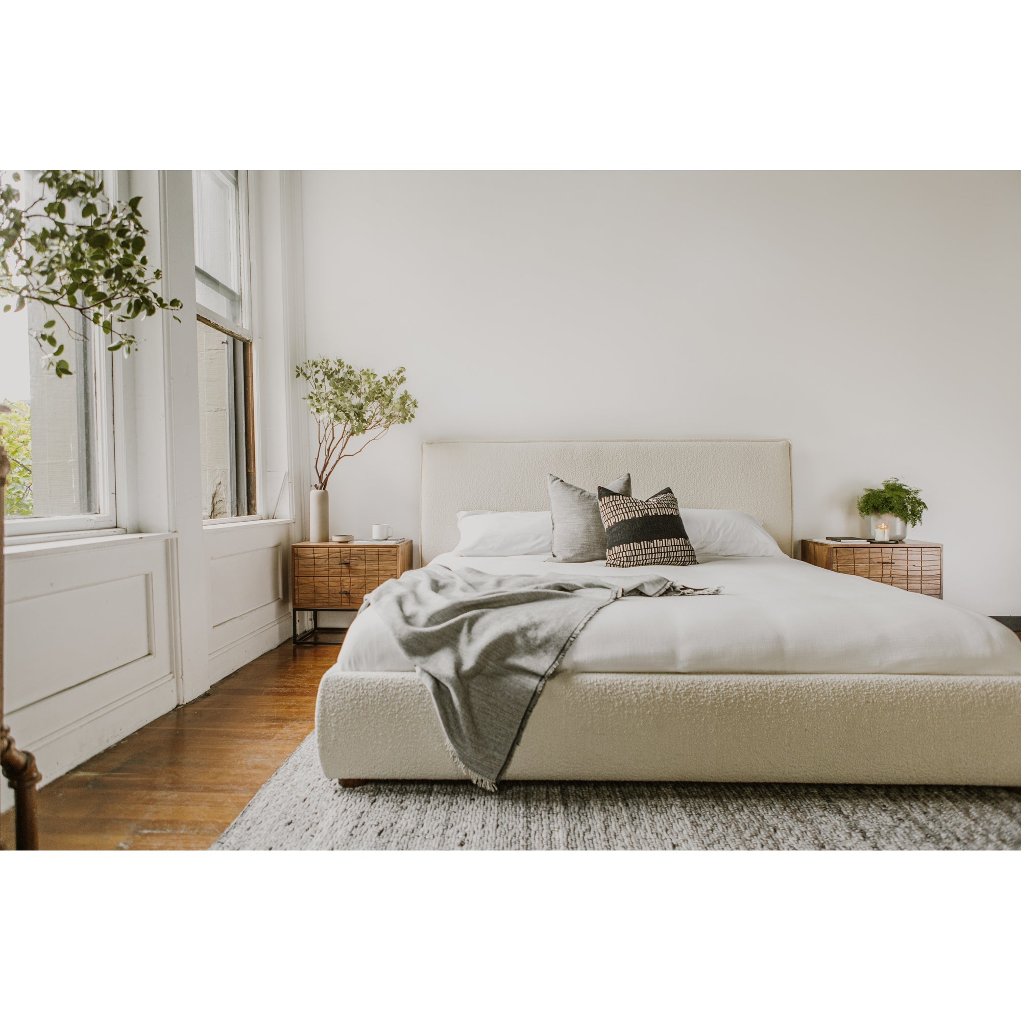 Moe's Home Collection Recharge White Queen Bed - Image 1