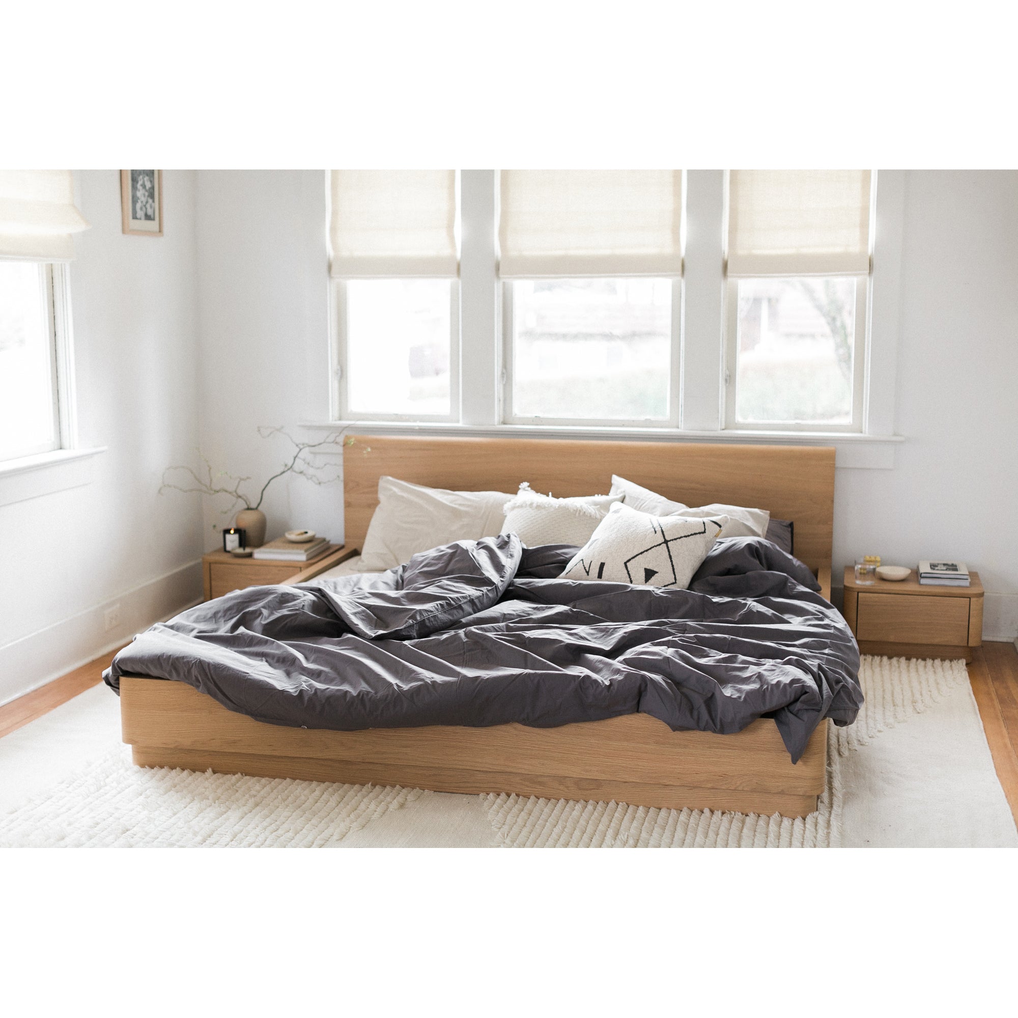 Moe's Home Collection Round Off Light Oak Brown King Bed - Image 1