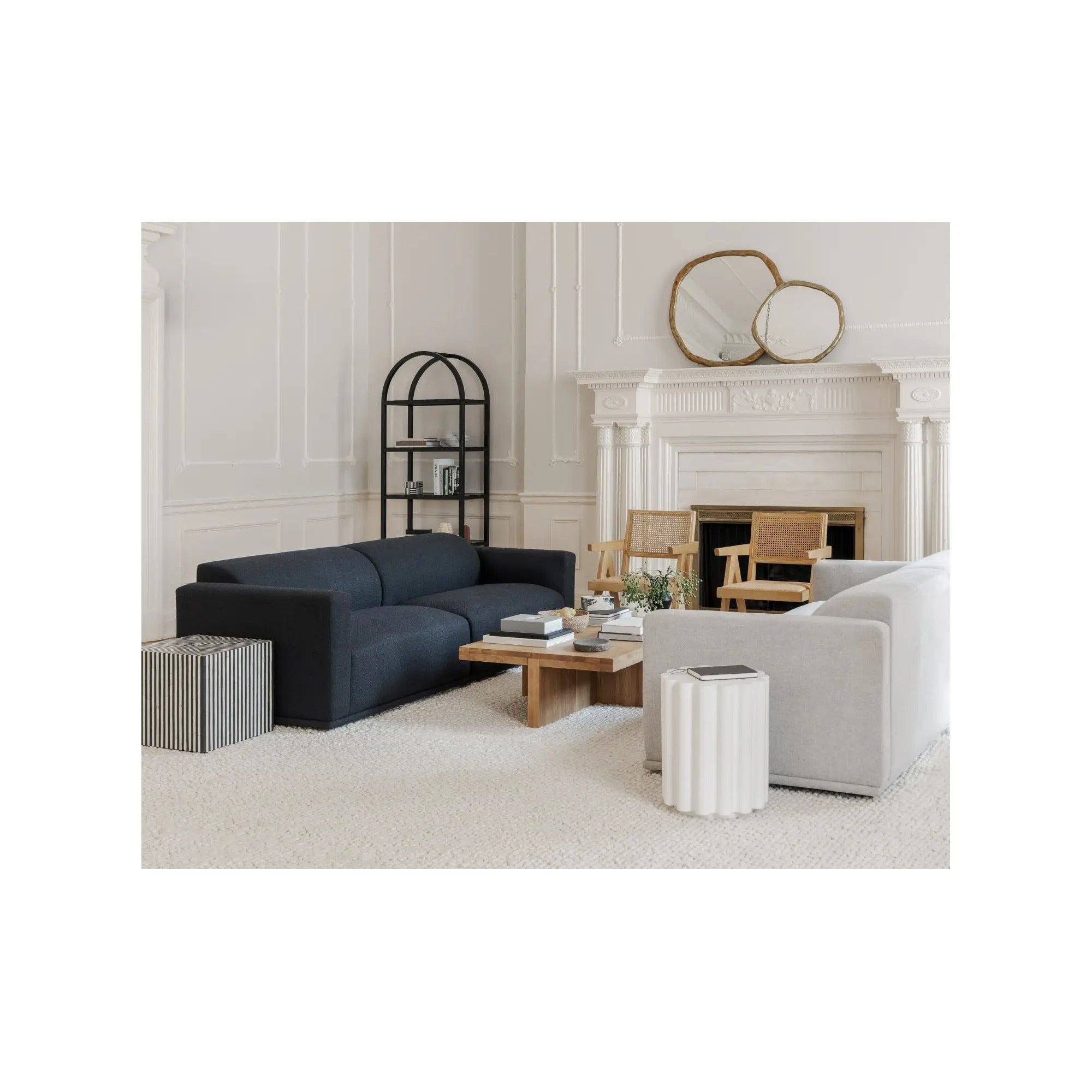 Moe's Home Collection Terning Black And White Side Table - Image 2