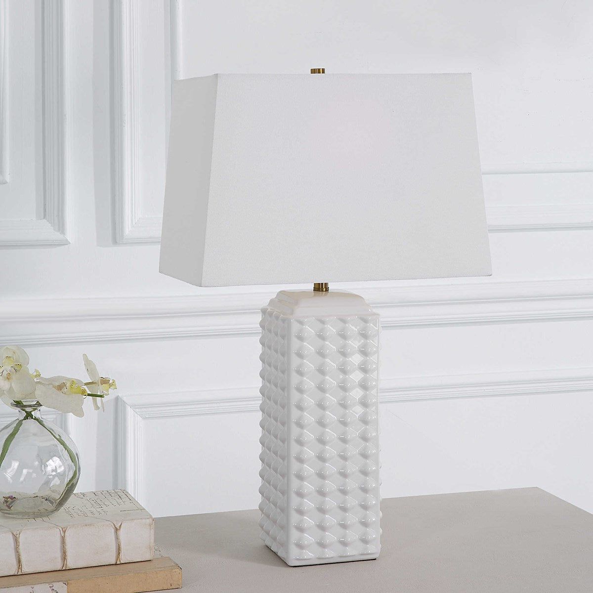 Casa Bella Living White Linen Shade With Gloss White Textured Ceramic Base Table Lamp - Image 1