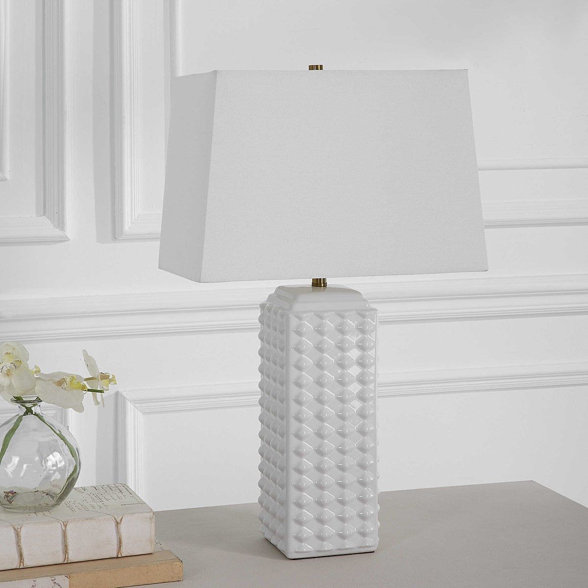 Casa Bella Living White Linen Shade With Gloss White Textured Ceramic Base Table Lamp - Image 3